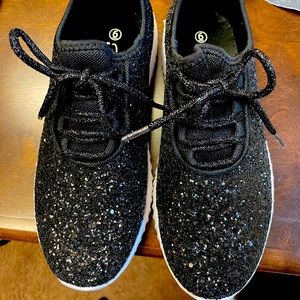 NWOT black sparkle tennis shoes